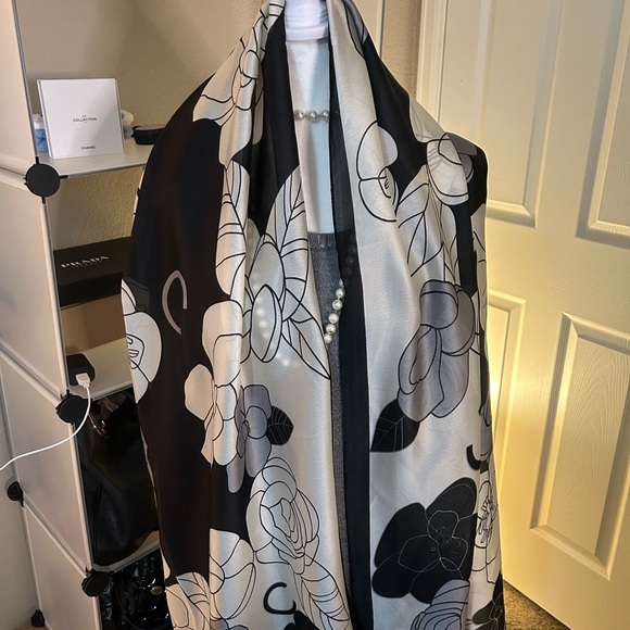 ⭐️ ⭐️⭐️⭐️⭐️ This 5 Star Winner! Camilla Flower with Major CC Vibes! ⭐️⭐️⭐️⭐️⭐️ - Picture 2 of 4